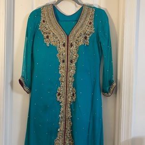 HEAVY Pakistani style shalwar kamis with dupatta